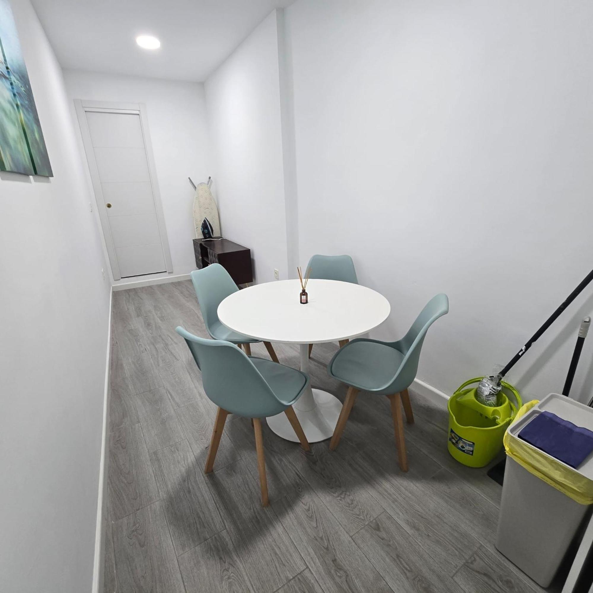 2 Rooms Con Terraza مالقة المظهر الخارجي الصورة